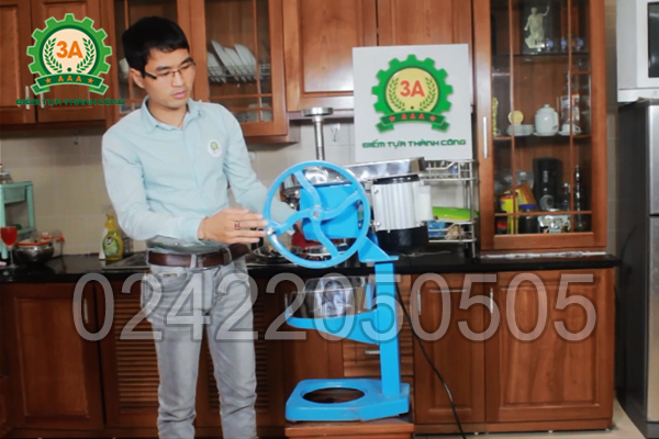 Kỹ thuật viên và Máy bào đá tuyết 3A