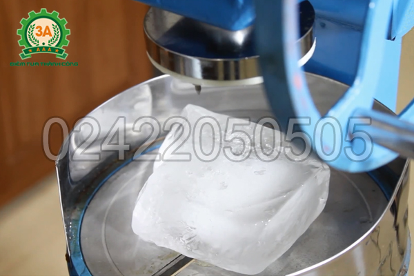 Bộ phận bào đá của máy bào đá tuyết 3A được làm bằng chất liệu inox