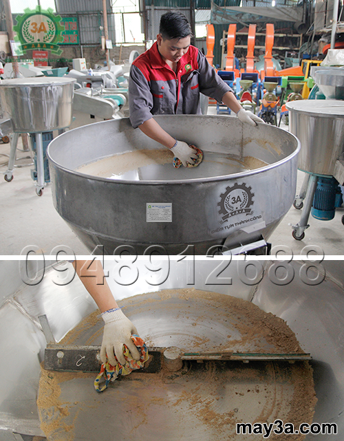 Kỹ thuật viên vệ sinh Máy trộn thức ăn cho gà 1 pha 3A3Kw sau khi sử dụng