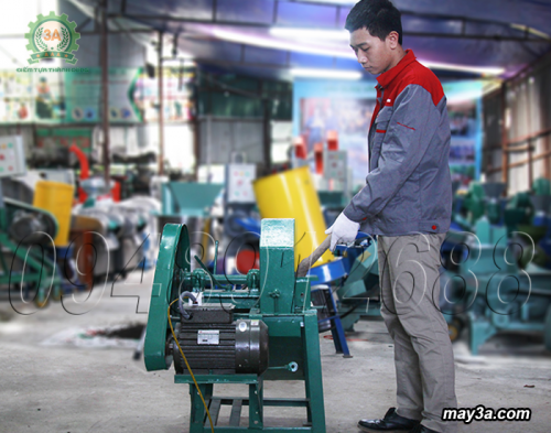 Kỹ thuật viên vận hanh Máy thái thuốc bắc 3A3KW