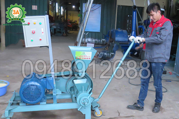 Máy ép cám viên nổi 3A15Kw có tay đẩy/kéo để có thể di chuyển dễ dàng