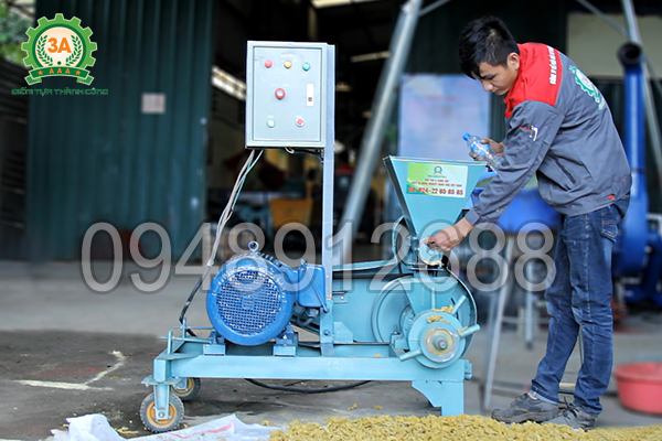 Máy ép cám viên nổi 3A15Kw được cấp liệu bán tự động