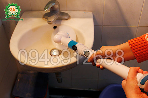 Chổi cọ rửa vệ sinh đa năng 3A dễ dàng cọ sạch các ngóc ngách trên bồn rửa mặt