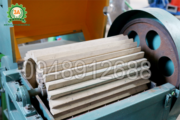 Lô tách làm bằng gỗ, giảm số hạt bị vỡ trong quá trình máy tách hạt lạc khô 3A3Kw hoạt động