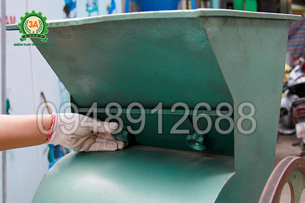 Sử dụng tấm điều chỉnh nguyên liệu của Máy tách hạt lạc khô 3A3Kw