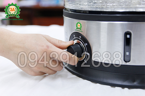 Vặn nút điều chỉnh thời gian làm chín nguyên liệu của nồi hấp mini 3A