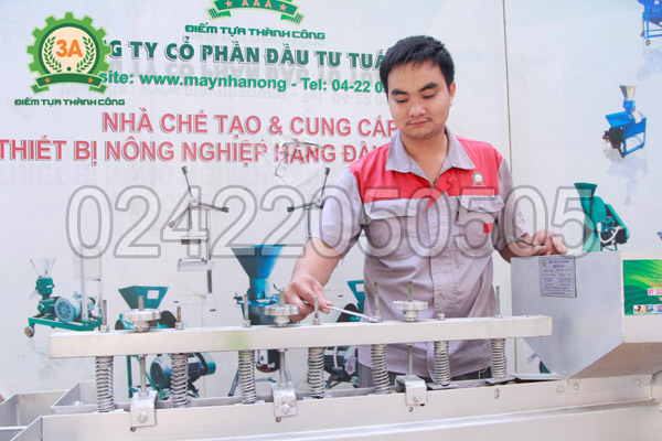 Máy tách vỏ xanh mắc ca 3A sử dụng rất dễ dàng