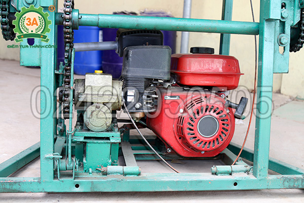 Máy nâng bốc mía lên xe ô tô 3A6,5Hp sử dụng động cơ xăng