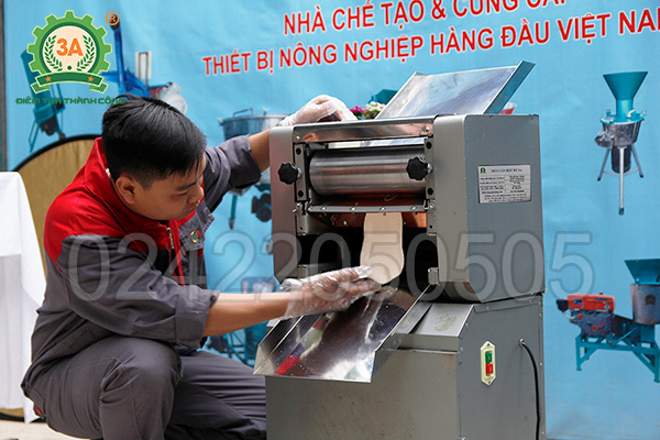 Máy cán bột mỳ 3A1,5Kw (04)