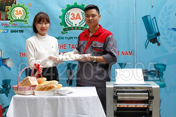 Máy cán bột mỳ 3A1,5Kw (08)