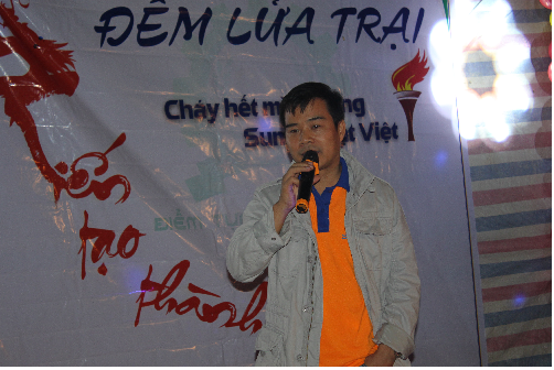 Chủ tịch HĐQT Nguyễn Hải Châu phát biểu trong đêm hội trại