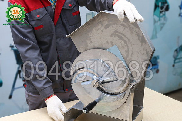Dụng cụ được làm từ chất liệu inox