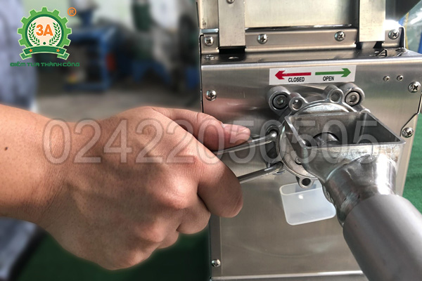 Cách làm dầu lạc (07)