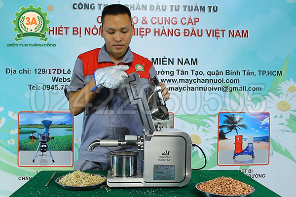 Cách làm dầu lạc (08)