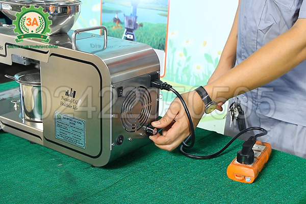 Cách làm dầu lạc (10)