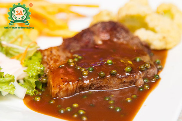 Cách làm nước sốt bò bít tết: Sốt tiêu xanh