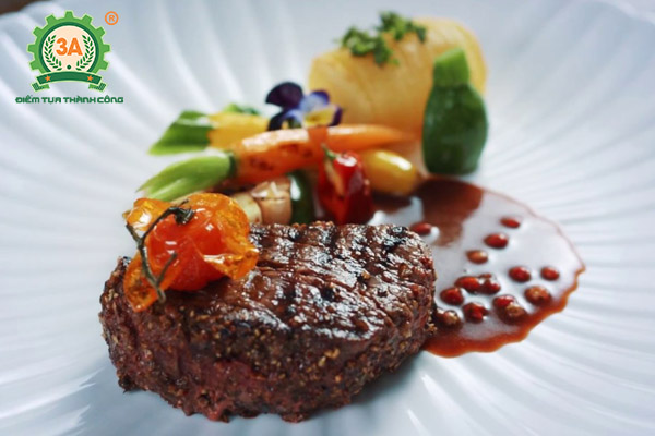 Cách làm nước sốt bò bít tết: Sốt tiêu đỏ rượu vang