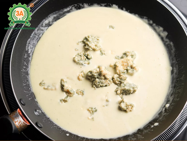 Cách làm nước sốt bò bít tết: Nước sốt Blue cheese sauce