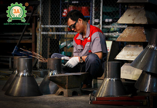 Chế tạo máy chế biến thức ăn chăn nuôi 3A2,2Kw phễu tròn (02)