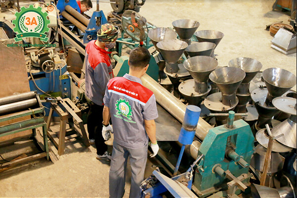 Chế tạo máy chế biến thức ăn chăn nuôi 3A2,2Kw phễu tròn (03)