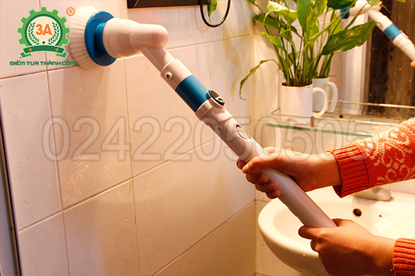 Dễ dàng cọ rửa tường lát gạch men trong nhà vệ sinh