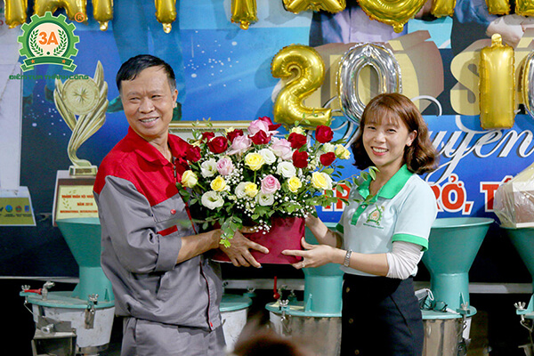 Công ty CPĐT Tuấn Tú liên hoan chào mừng ngày 20/10 (02)