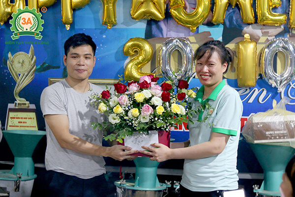 Công ty CPĐT Tuấn Tú liên hoan chào mừng ngày 20/10 (04)