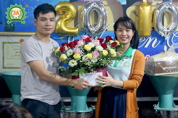 Công ty CPĐT Tuấn Tú liên hoan chào mừng ngày 20/10 (05)