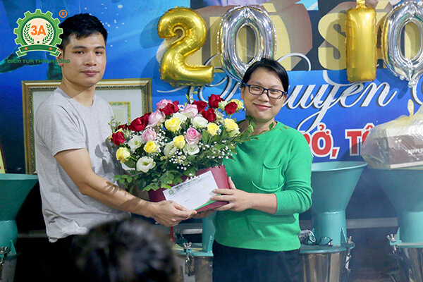 Công ty CPĐT Tuấn Tú liên hoan chào mừng ngày 20/10 (06)