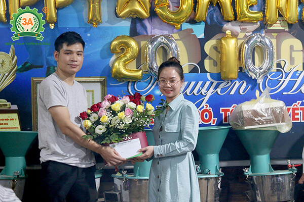 Công ty CPĐT Tuấn Tú liên hoan chào mừng ngày 20/10 (07)