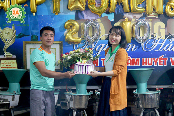 Công ty CPĐT Tuấn Tú liên hoan chào mừng ngày 20/10 (09)