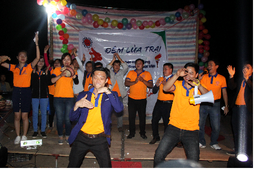 Cùng cháy hết mình trên sân khấu