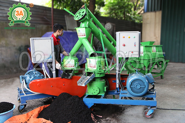 Dây chuyền ép viên phân đang hoạt động