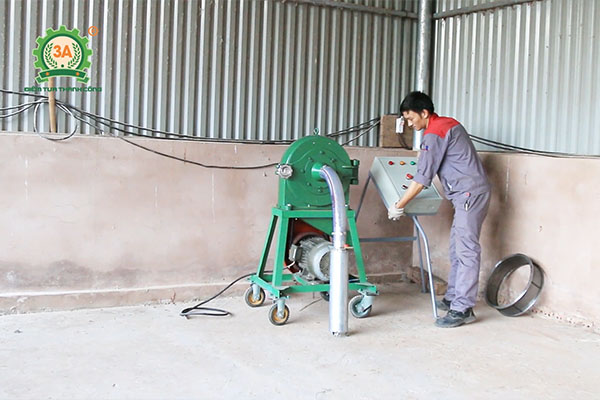 Bàn giao dây chuyền máy ép cám viên 3A tại Mường Toong (02)