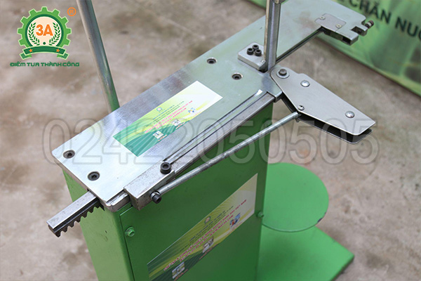 dụng cụ buộc đầu bịch phôi nấm