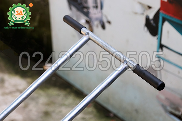 Tay điều khiển của dụng cụ gieo hạt 3A