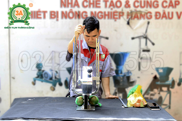 Dụng cụ kẹp đầu xúc xích 3A dập 2 ghim (08)