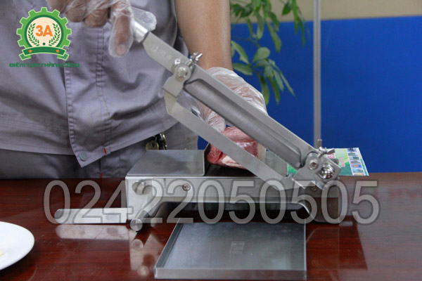 Dụng cụ thái thịt đông lạnh 3A khá nhỏ gọn