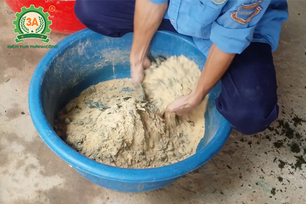 Kỹ thuật nuôi thỏ sinh sản: Phối trộn thức ăn tinh cho thỏ