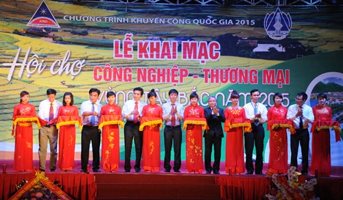 Lễ khai mạc hội chợ công nghiệp - Thương mại vùng Tây Bắc năm 2015