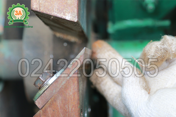 Lưỡi dao cứng và sắc bén của Máy băm gỗ 3A11Kw