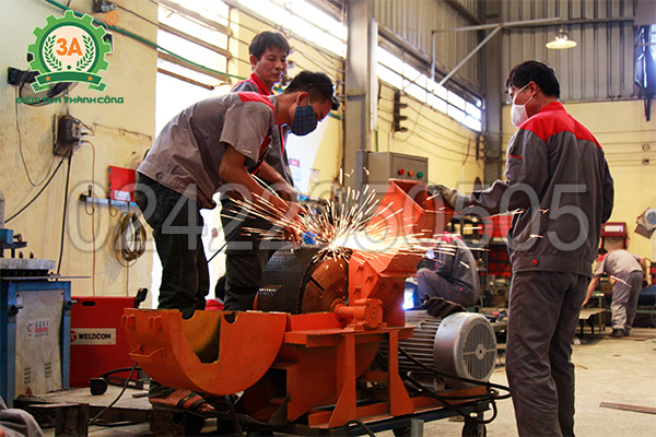 Các bộ phận của máy được lắp ráp cẩn thận