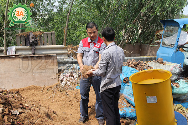 Nhà sáng chế Nguyễn Hải Châu hỗ trợ bà con sử dụng Máy băm rơm, xơ dừa, cỏ voi 3A3Kw
