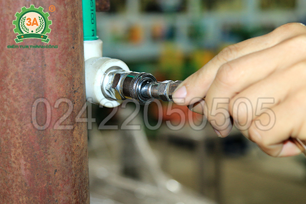 Máy buộc đầu xúc xích 3A (13)