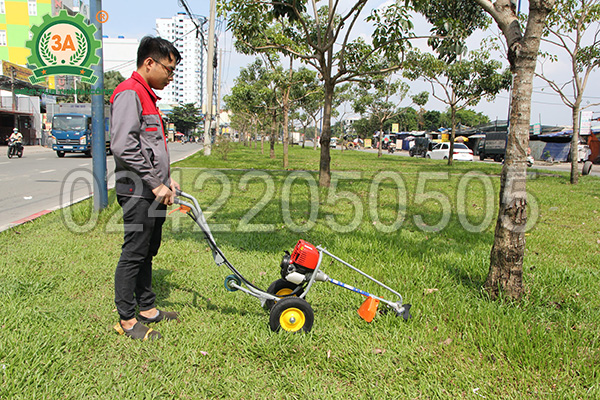 Máy cắt cỏ đẩy tay 3A có thiết kế nhỏ gọn, chắc chắn