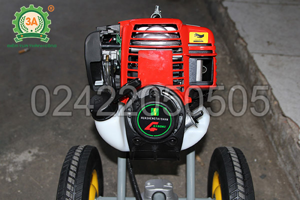 Máy cắt cỏ đẩy tay 3A sử dụng động cơ xăng 4 thì