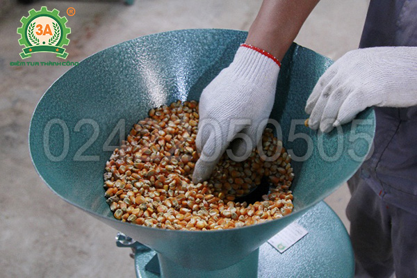 Tính năng nghiền nát nhuyễn của Máy chế biến thức ăn chăn nuôi 3A2,2Kw (phễu tròn)