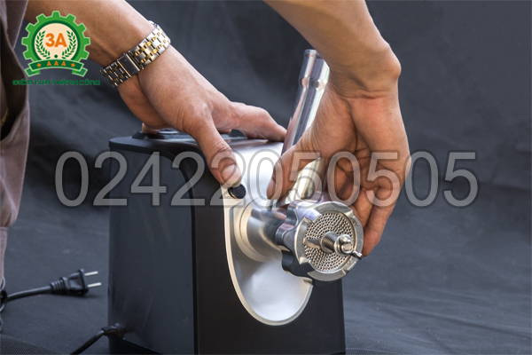 Máy đùn cám hạt cho chim 3A650W lắp đặt khá dễ dàng