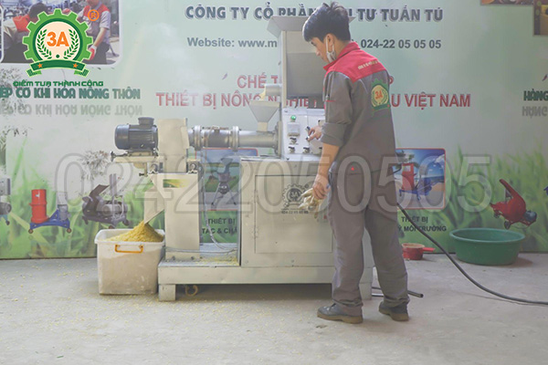 Máy ép cám nổi cho tôm cá