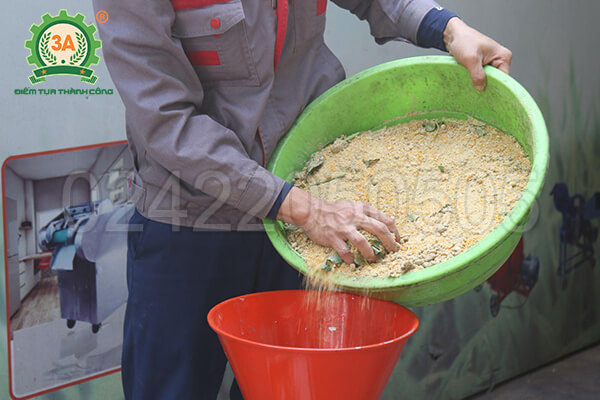 Máy ép cám viên gia đình 3A3,5Kw (14)